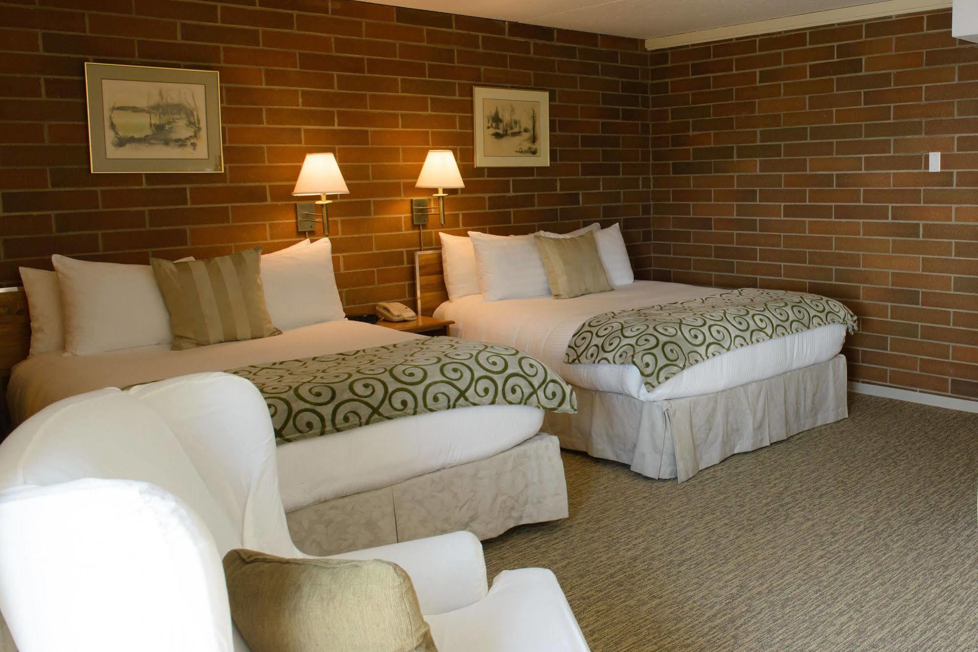 Driftwood Inn Sechelt Exterior photo