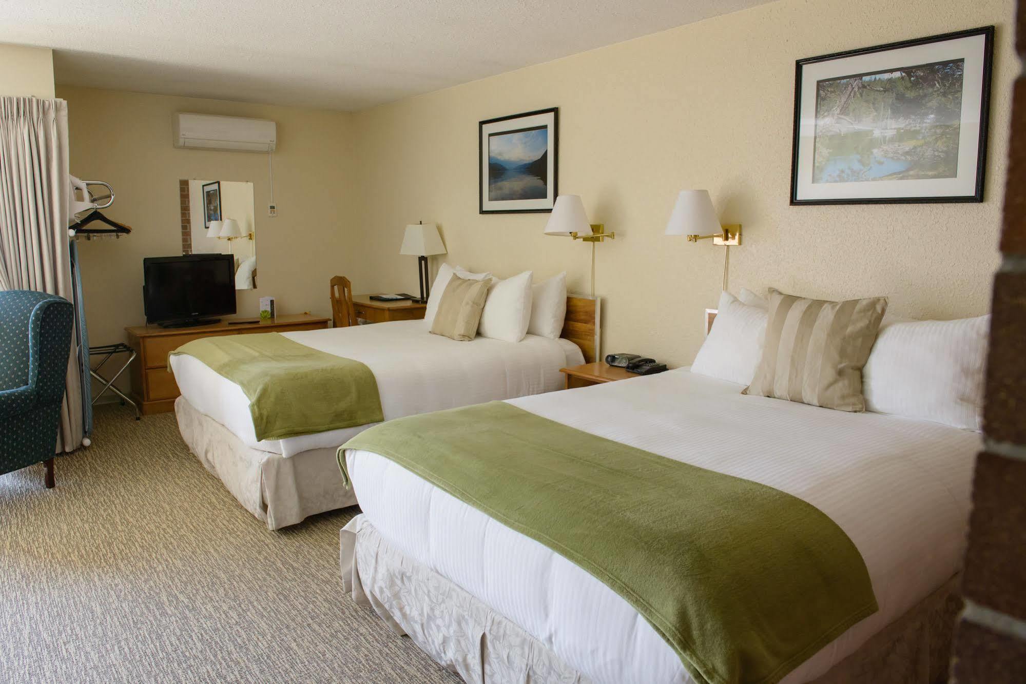 Driftwood Inn Sechelt Exterior photo
