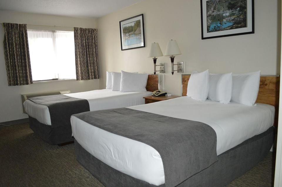 Driftwood Inn Sechelt Exterior photo