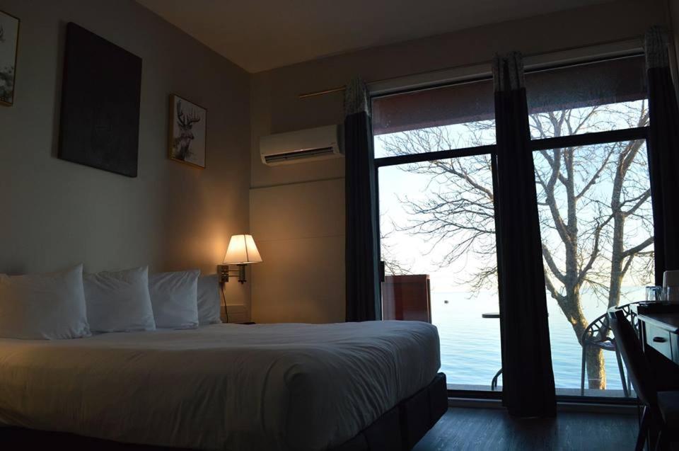 Driftwood Inn Sechelt Exterior photo