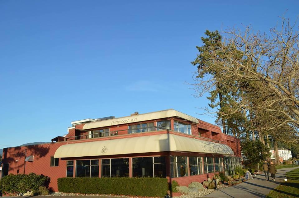 Driftwood Inn Sechelt Exterior photo